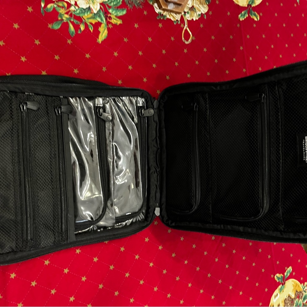 Briggs & Riley Travelware Hanging Toiletry Bag - Picture 5 of 8